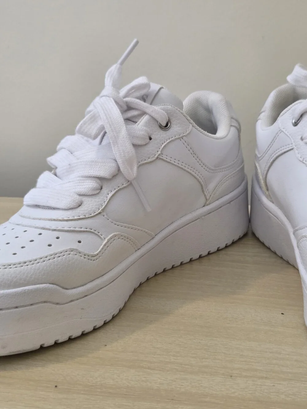 Guess all white